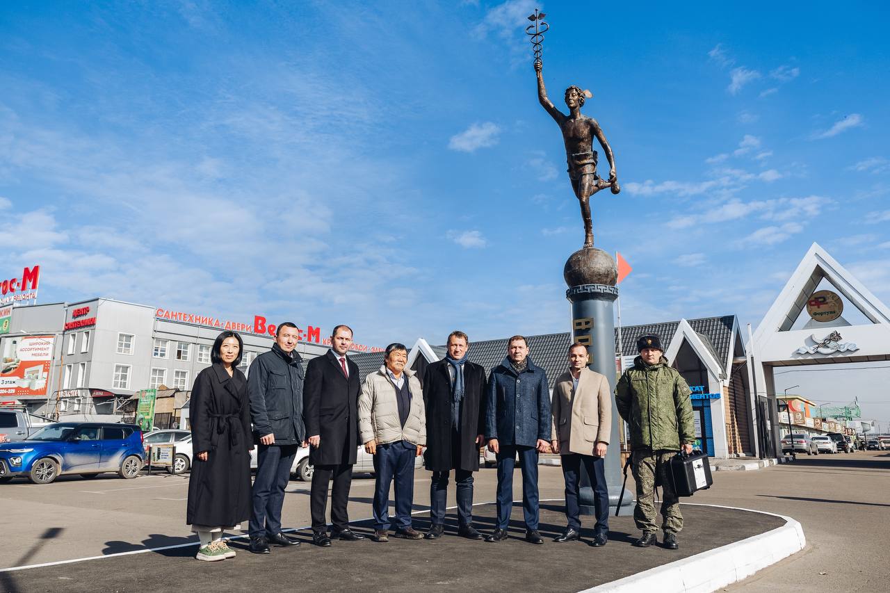 Фото В Улан-Удэ предприниматели отменили праздник и собрали технику на СВО