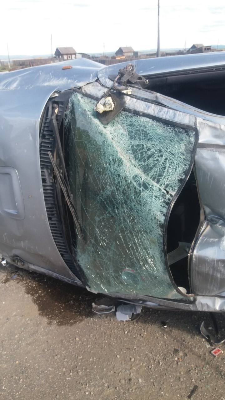 Фото 5 школьников пострадали, перевернувшись на автомобиле в Бурятии