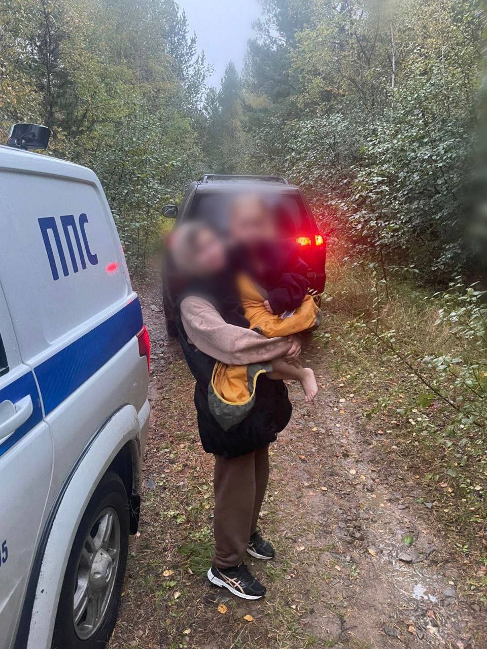 Фото В соседнем с Бурятией регионе мама и трехлетний ребенок заблудились в лесу 
