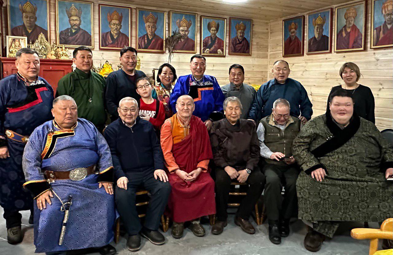 Фото В Бурятии глава буддистов России пригласил в резиденцию Хамбо лам почетных гостей