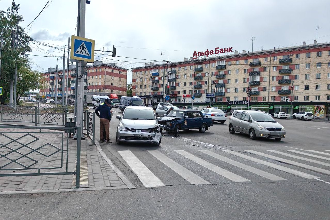 Фото В центре Улан-Удэ на пешеходном переходе произошло ДТП