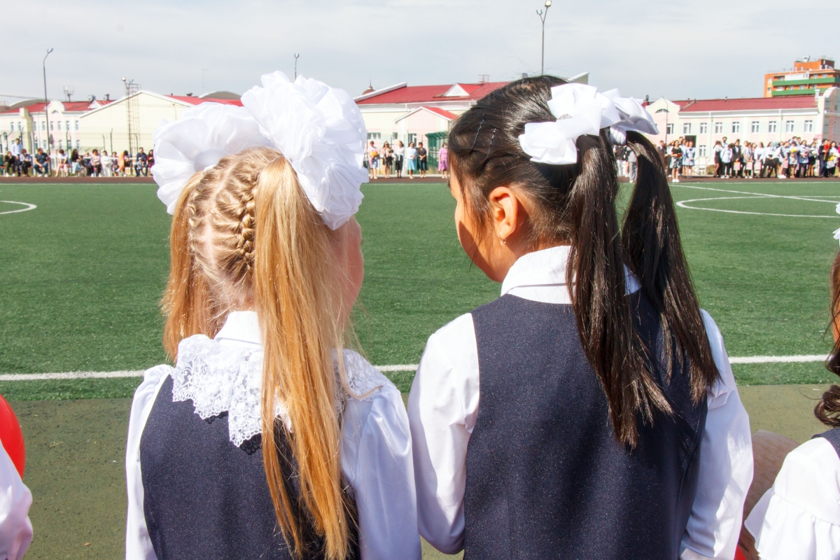 Фото 6 из 10 жителей Улан-Удэ против школьной формы советского образца