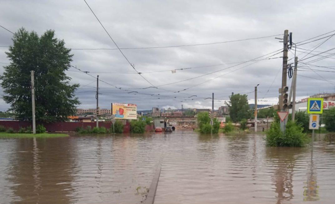Фото В Улан-Удэ из-за потопа на нескольких улицах закрыто движение трамвая ►