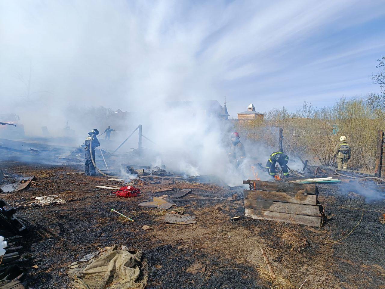 Фото В Улан-Удэ на острове Богородский произошел крупный пожар