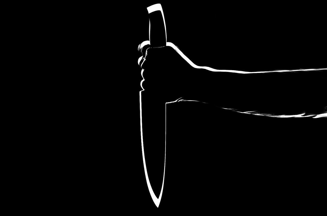 Фото Житель Бурятии едва не убил ножом избранника бывшей 