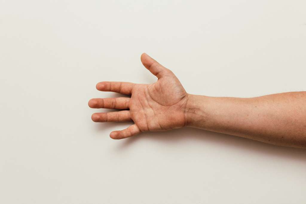 Фото Житель Бурятии откусил часть пальца руки 42-летней собутыльнице