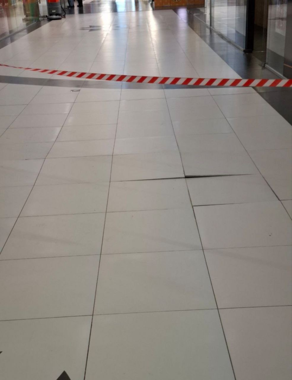 Фото В ТЦ "Форум" Улан-Удэ вновь полы встали на дыбы