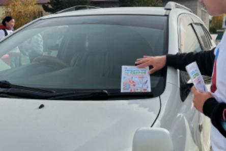 Фото В районе Бурятии автомобилистам раздали памятки о вреде алкоголя и курения