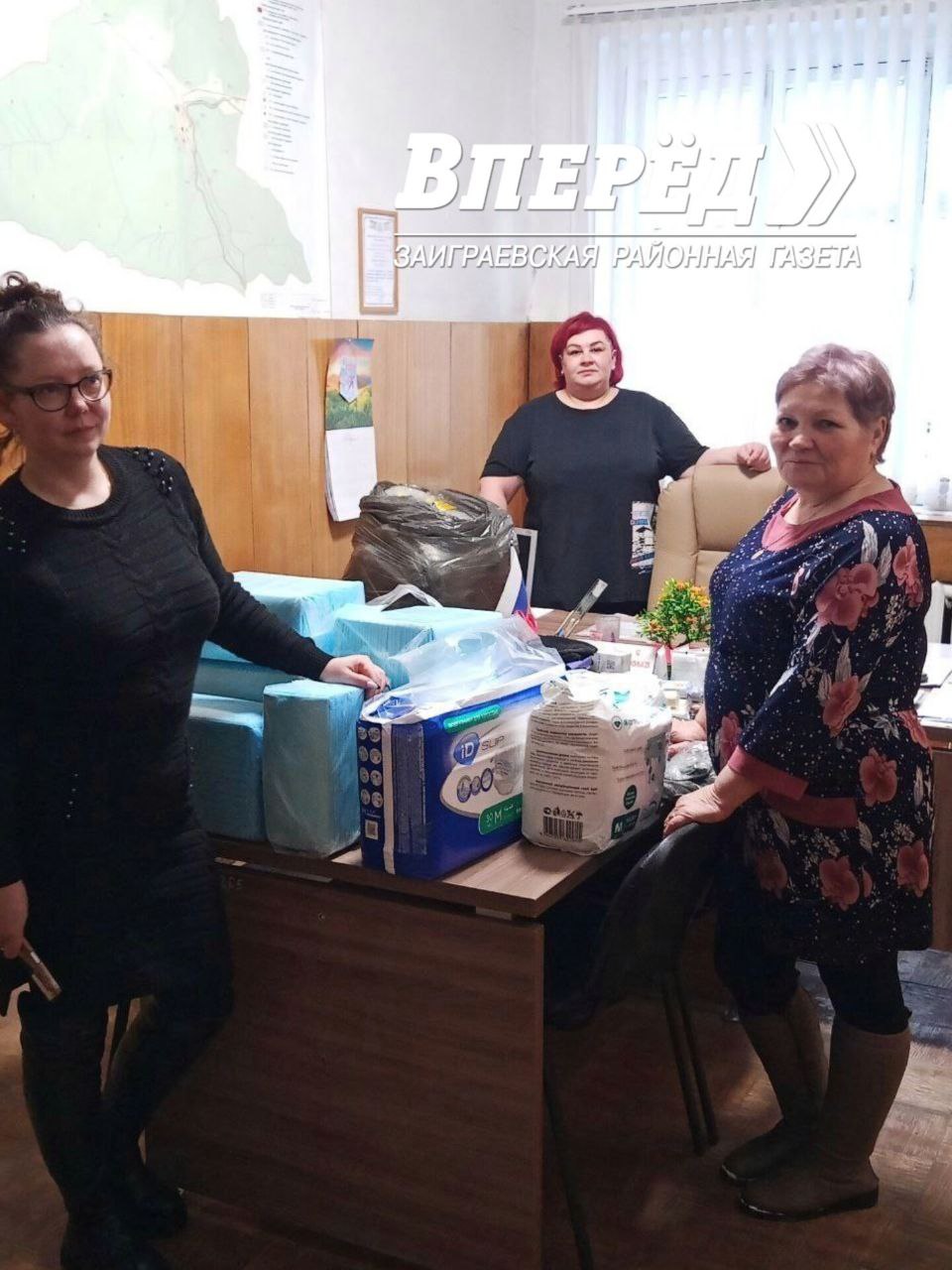 Фото Жители села Шабура в Бурятии собрали посылку для раненых бойцов