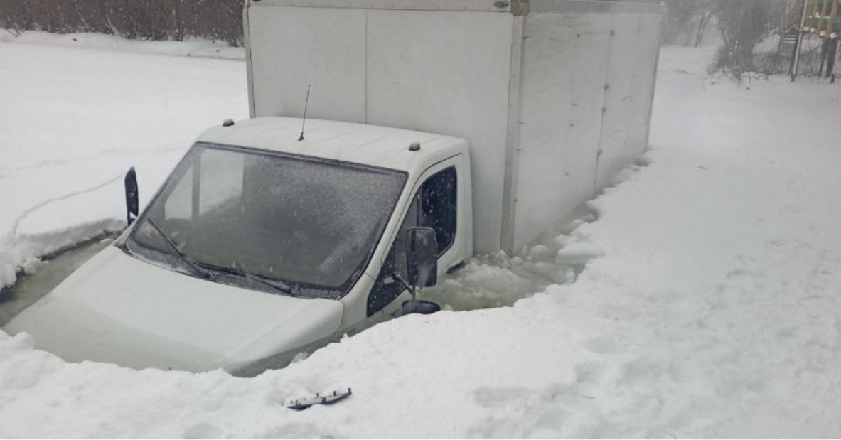 Фото В Кабанском районе Бурятии под лед провалился грузовик
