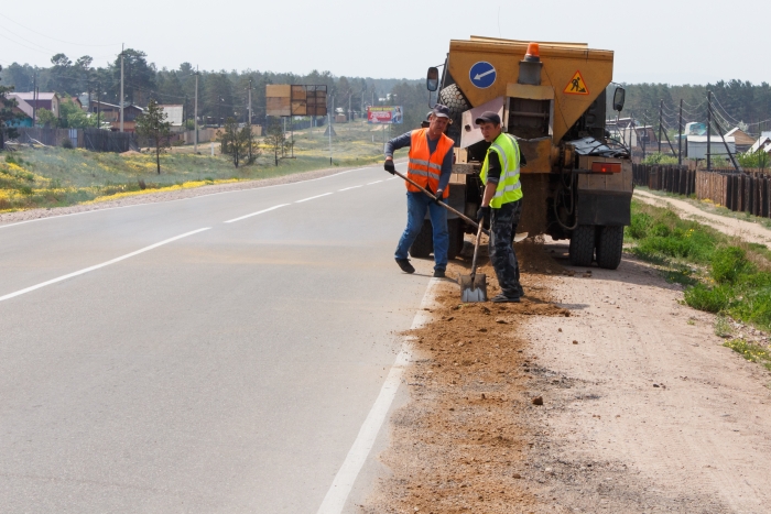 Фото Федеральные дорожники восстанавливают покрытие на трассах в Бурятии 