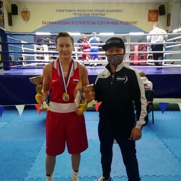 Фото Спортсменка из Бурятии победила на всероссийских соревнованиях по боксу (ФОТО)