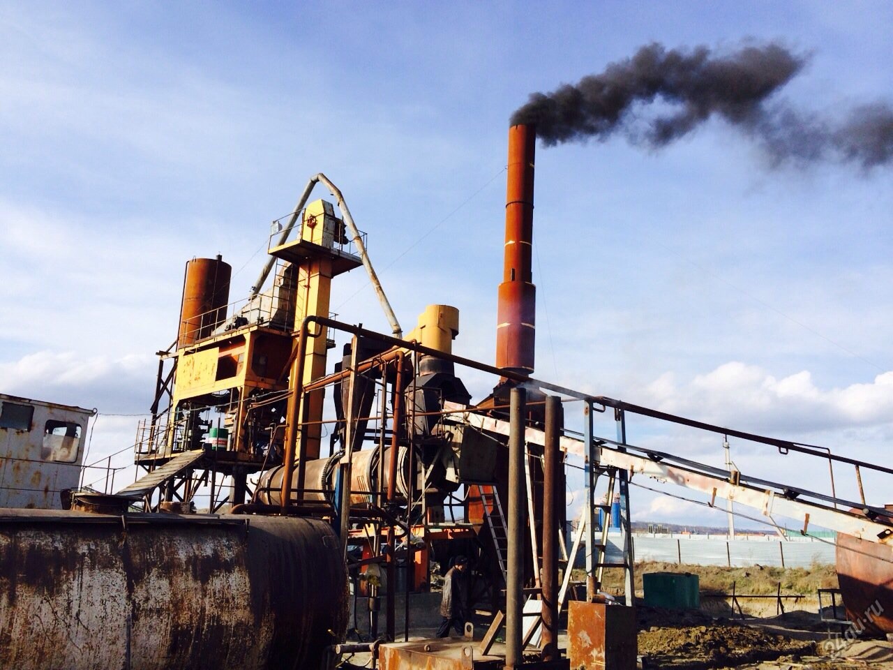 Фото За загрязнение: в Улан-Удэ закрыли асфальтовый завод