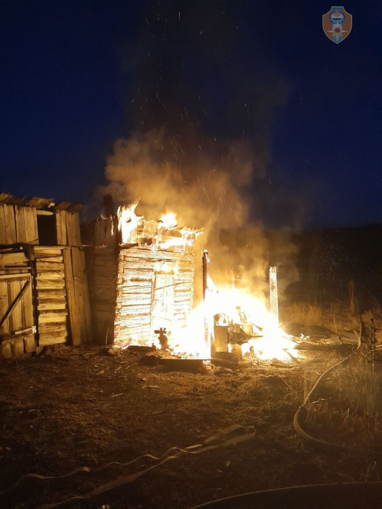 Фото В селах Бурятии из-за неосторожности с огнем сгорели надворные постройки