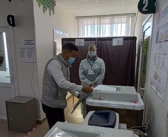 Фото Депутат горсовета Улан-Удэ проголосовал в Тулунже