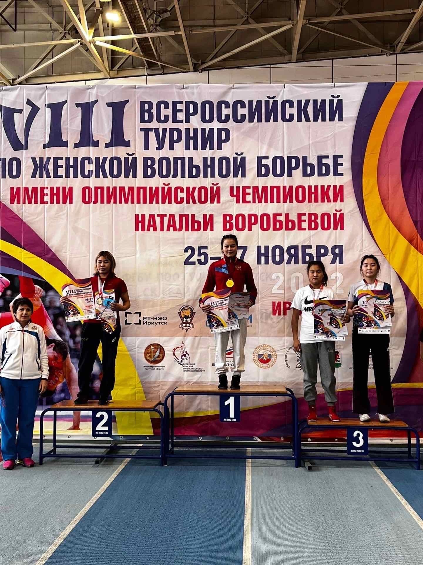 Фото Студентка из Бурятии завоевала серебро на турнире по вольной борьбе имени Натальи Воробьевой