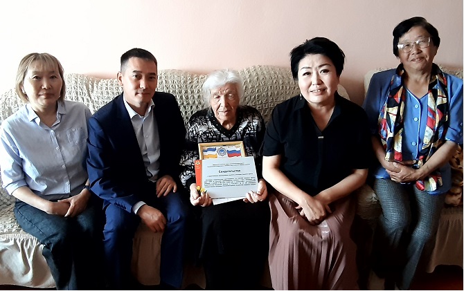 Фото В Бурятии жительница села Хоринск отметила 95-летний юбилей