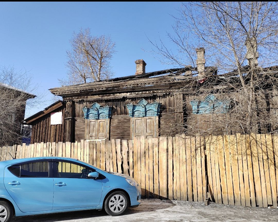 Фото В центре Улан-Удэ снесут столетний деревянный дом 