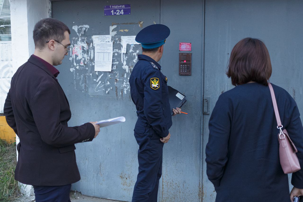 Фото В Улан-Удэ ресурсоснабжающие организации и судебные приставы провели совместные рейды