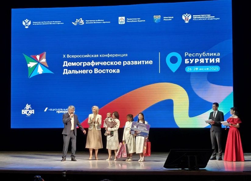 Фото В Бурятии наградили семьи, которые стали победителями всероссийских и региональных конкурсов 