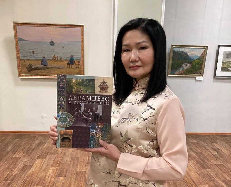 Фото Министр культуры Бурятии присоединилась к акции «Дарите книги с любовью»