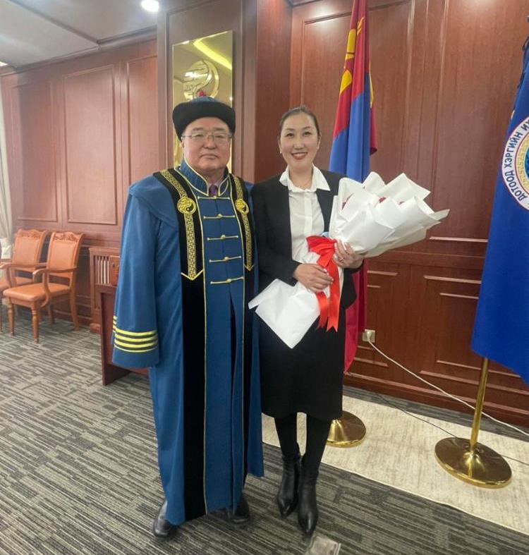 Фото Преподаватель вуза Бурятии получила степень доктора права в Монголии