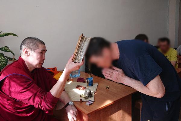 Фото В Бурятии лама посетил осужденных в исправительном центре