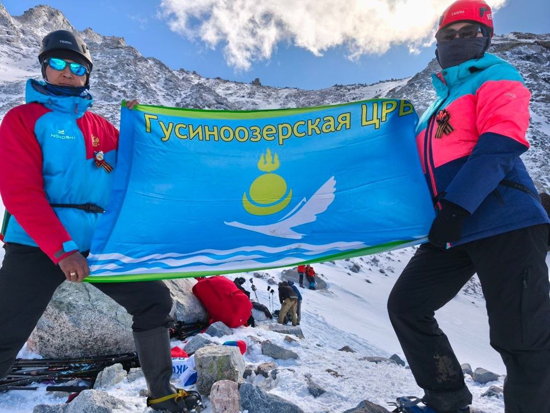 Фото Врачи районной больницы Бурятии покорили высоту 3000 метров на горе Мунку-Сардык