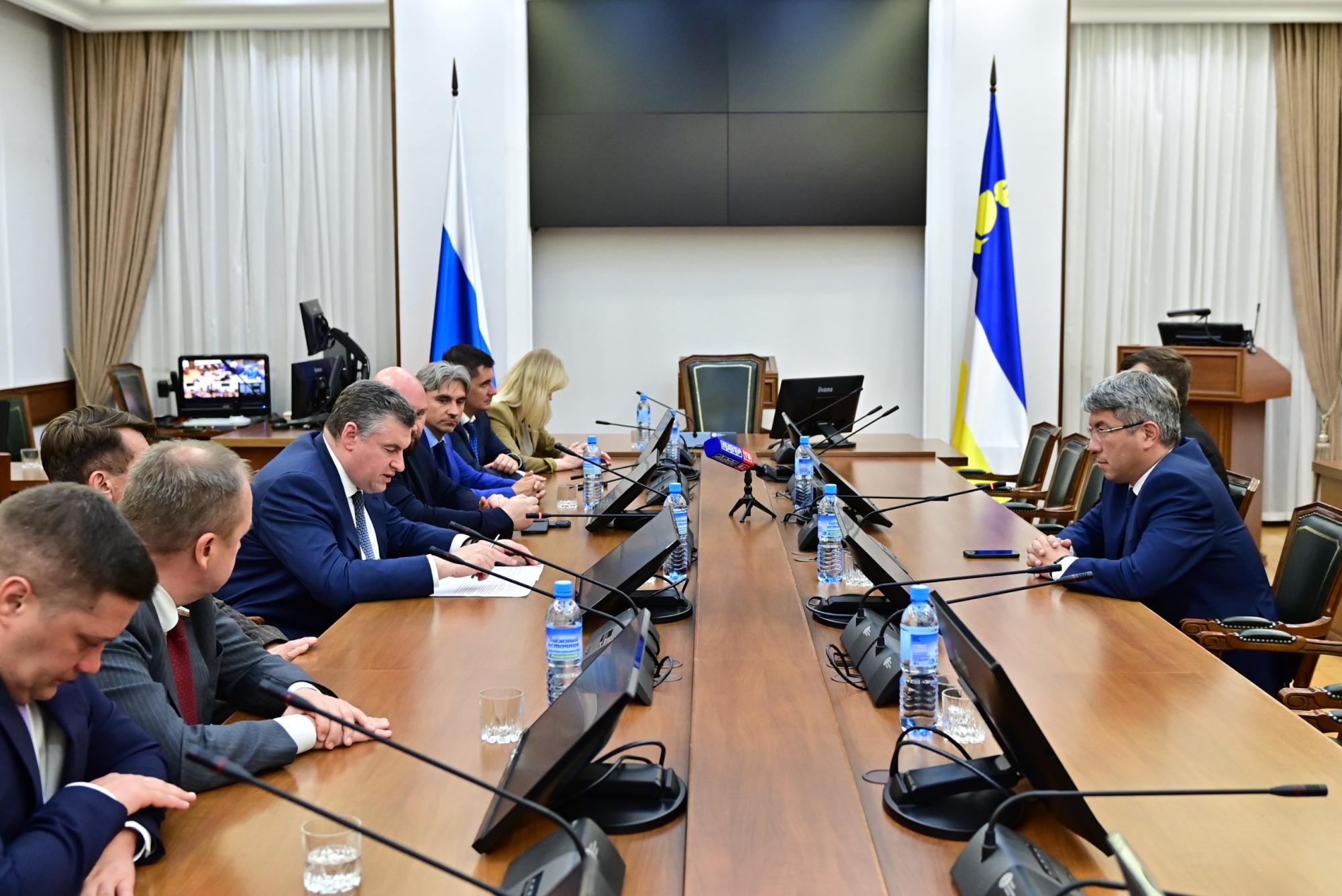 Фото Глава Бурятии и председатель ЛДПР обсудили работу над поправками в закон о Байкале
