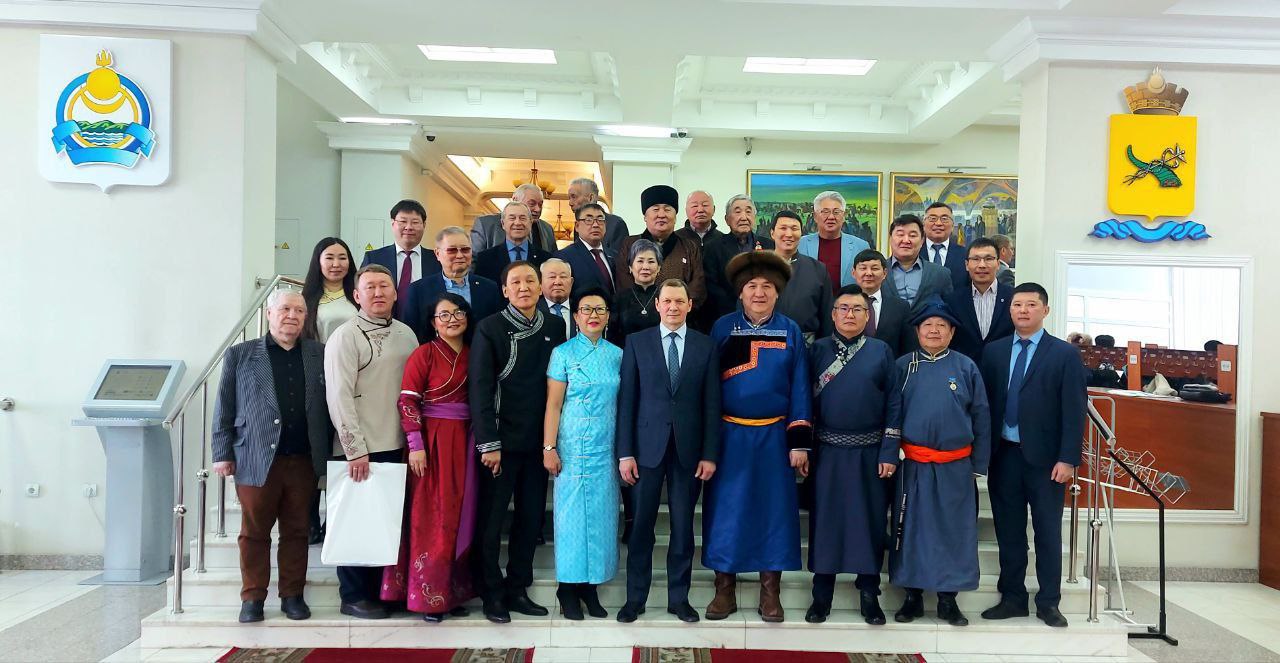 Фото Председатель Улан-Удэнского горсовета встретился с представителями землячеств этнической Бурятии