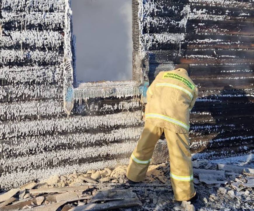 Фото В районе Бурятии из-за неосторожного курения в огне погибла женщина 