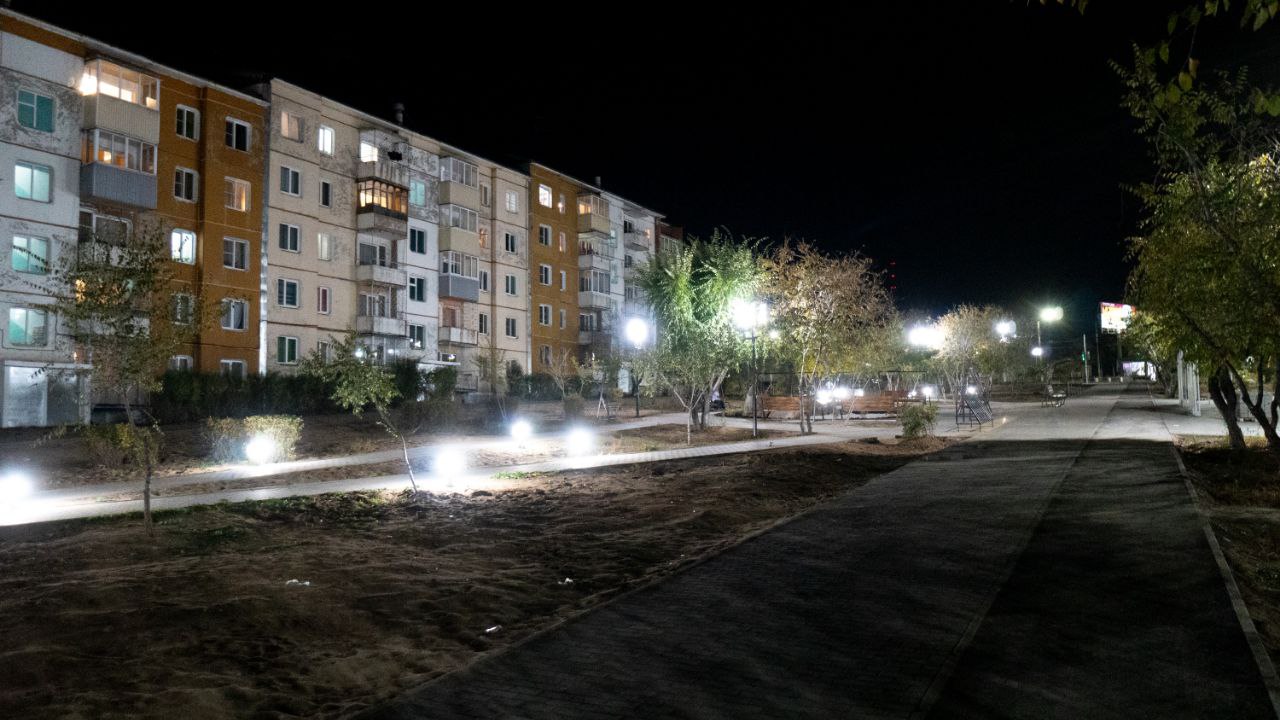 Фото Жители Улан-Удэ пожаловались на избыток освещения в сквере «Зодчий»