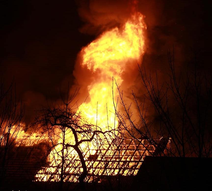 Фото В районе Бурятии в гараже сгорел автомобиль