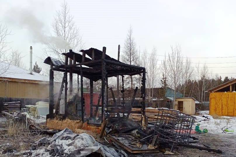 Фото На севере Бурятии сгорела дощатая котельная 