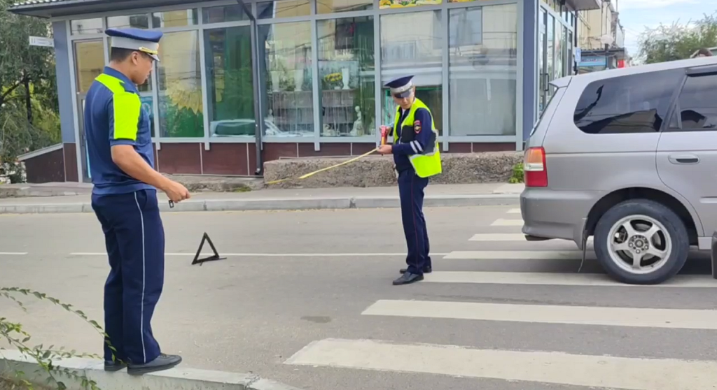 Фото В Улан-Удэ ребенок попал под машину на “зебре”