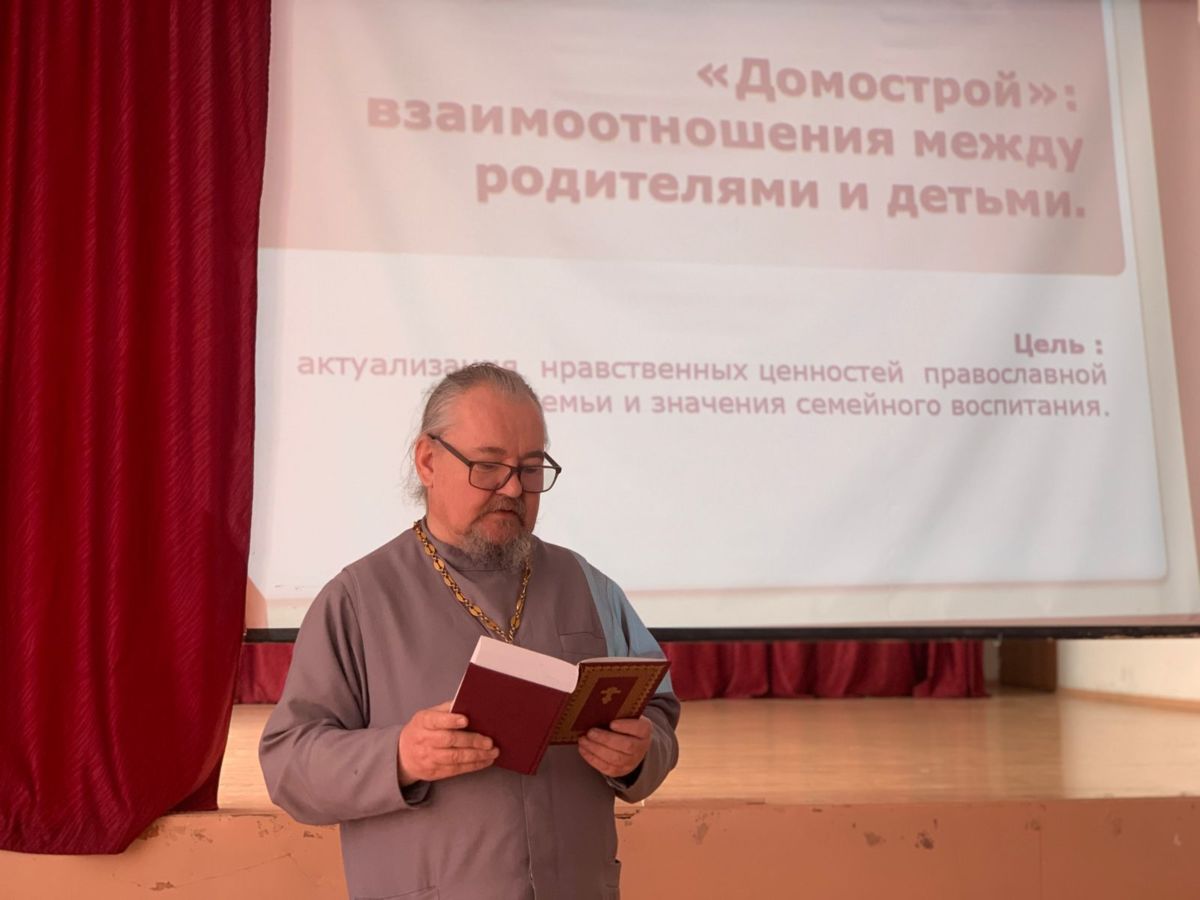 Фото Школы Кяхтинского района Бурятии посетил священник