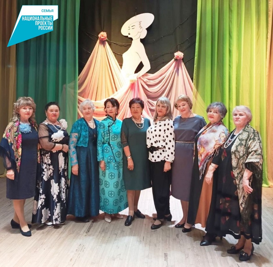 Фото  Пенсионерка устроила «Подиум зрелой красоты» в районе Бурятии