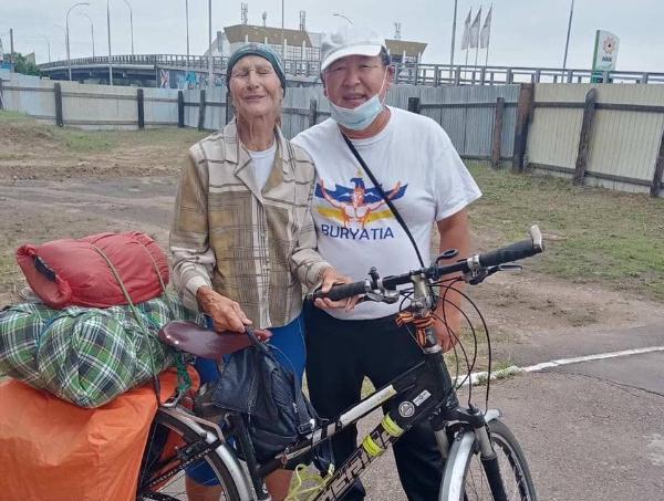 Фото В Бурятию на велосипеде прибыла 80-летняя жительница Твери