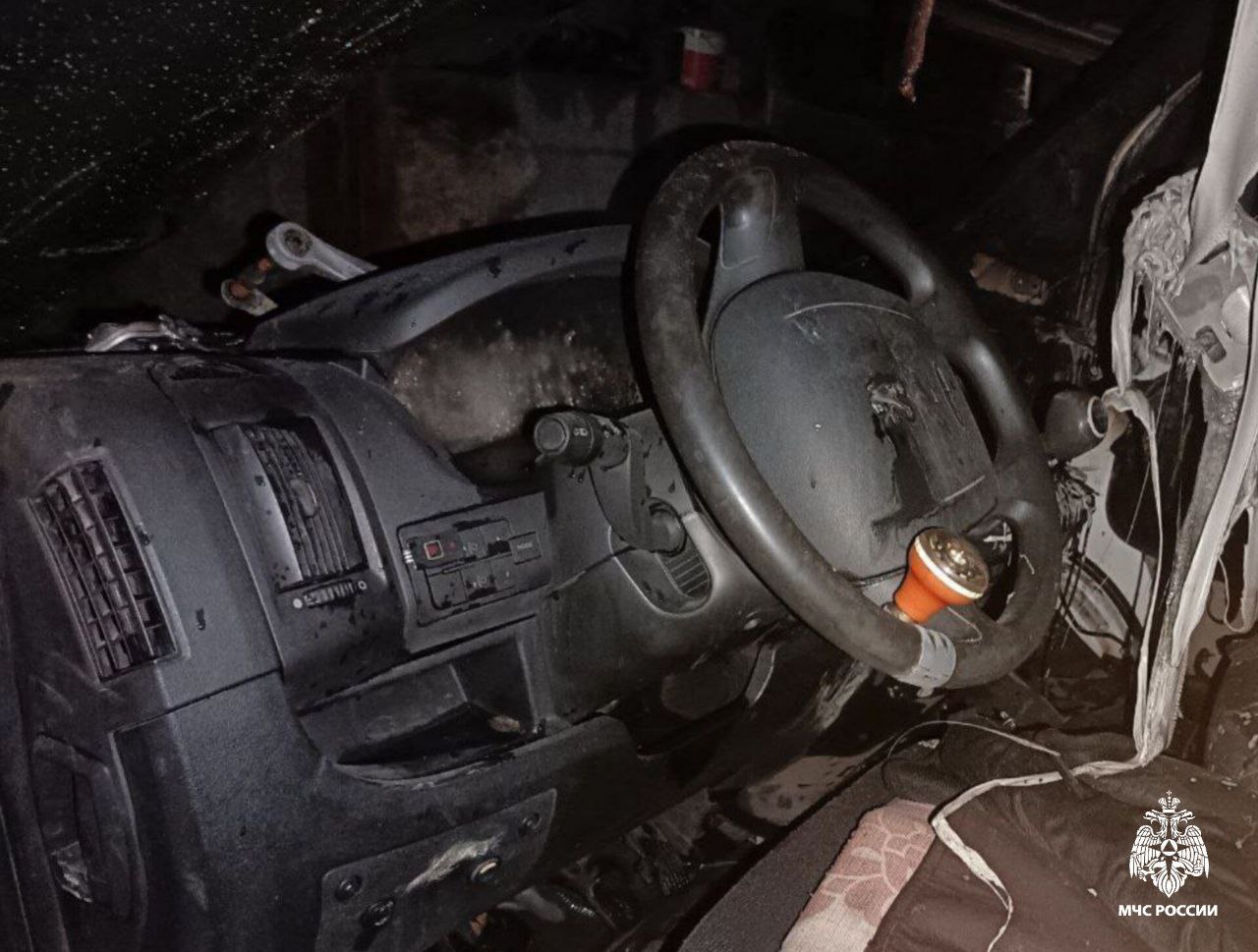 Фото В Улан-Удэ двое мужчин пострадали, пытаясь потушить горящий автомобиль