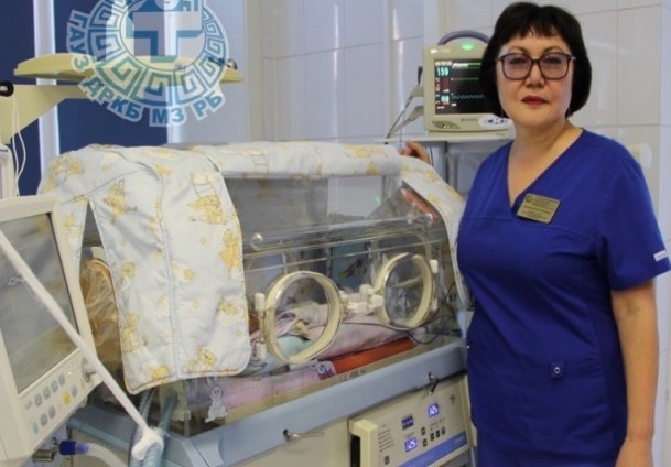 Фото Врачи из Бурятии выходили новорождённую малышку весом 690 грамм