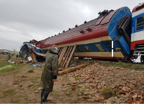 Фото В Монголии с рельсов сошел поезд, перевозивший 300 пассажиров