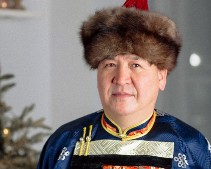 Фото Председатель Горсовета депутатов Улан-Удэ поздравил с праздником Сагаалган