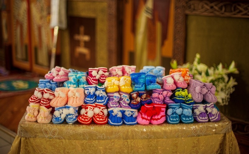 Фото Дети-сироты получили 60 пар пинеток от бурятской епархии