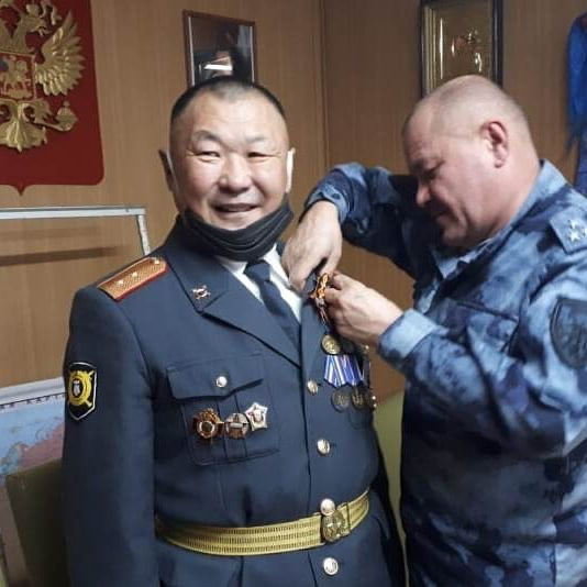 Фото В Улан-Удэ наградили ветерана вневедомственной охраны