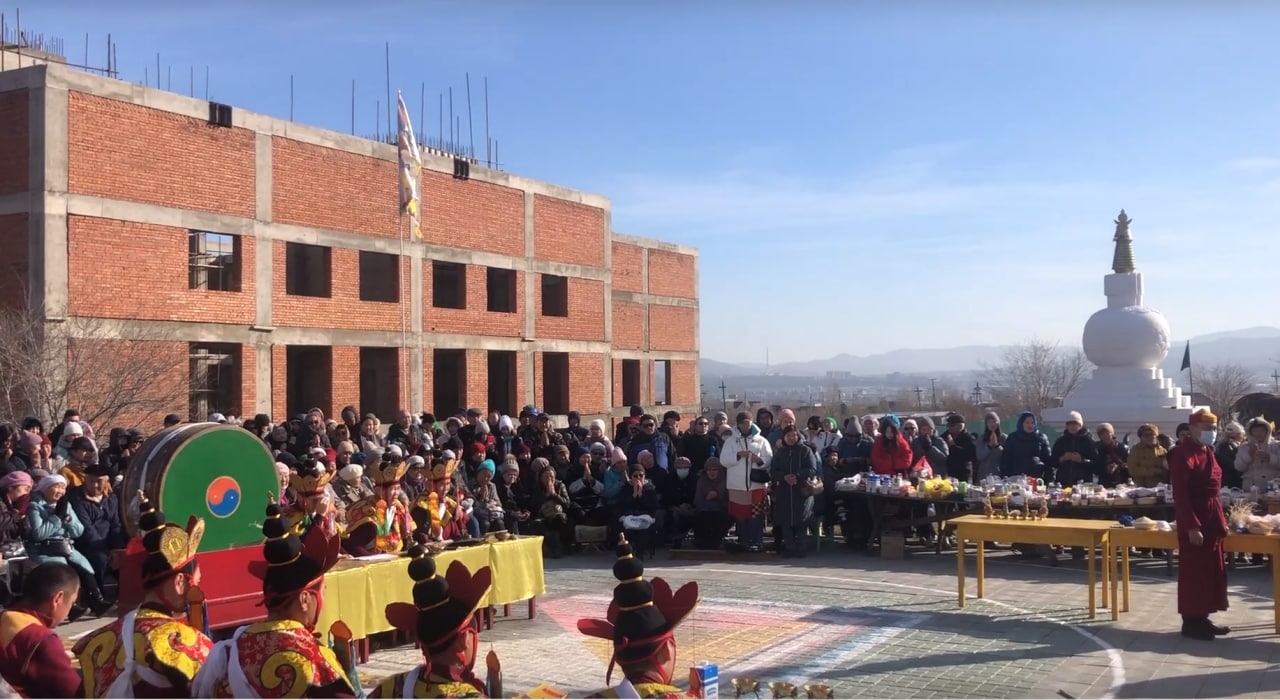 Фото В Бурятии ламы и верующие помолились за здравие военнослужащих (ВИДЕО)