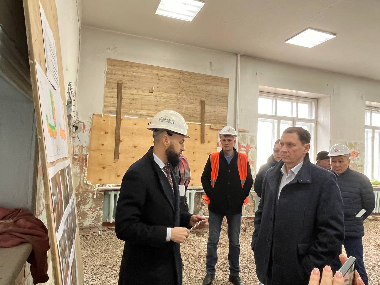 Фото Мэр Улан-Удэ Игорь Шутенков проверил ход капитального ремонта в школе № 58