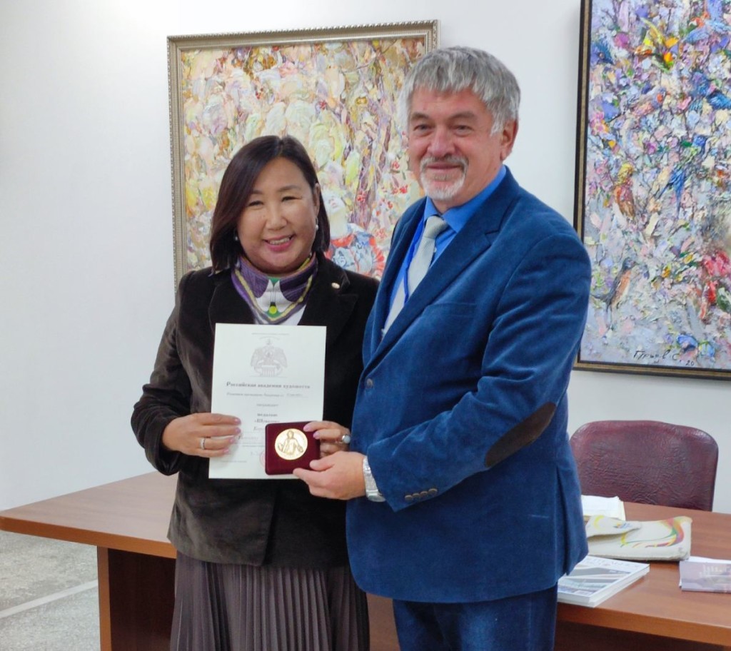 Фото Директору Национального музея Бурятии вручили медаль «Шувалов»