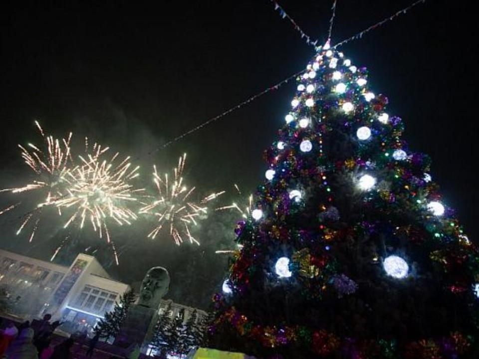 Фото Площадь Советов обзаведется самой высокой новогодней елкой (ФОТО)