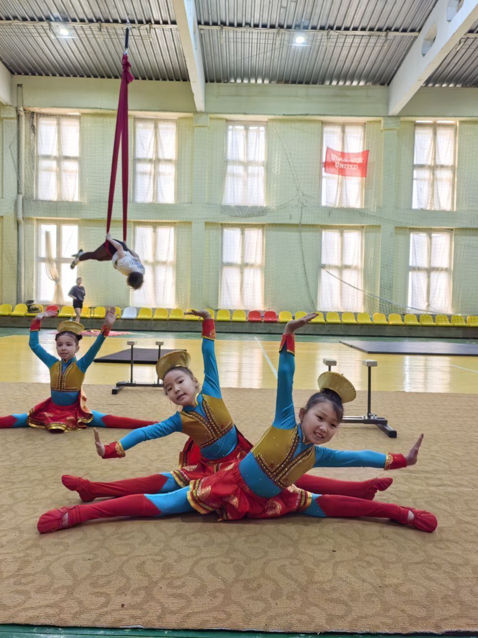 Фото Воспитанницы Бурятской цирковой школы выступают на международный фестиваль