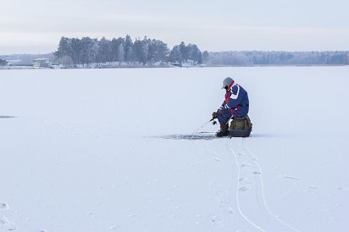 Фото В Бурятии сняли рыбака со льдины